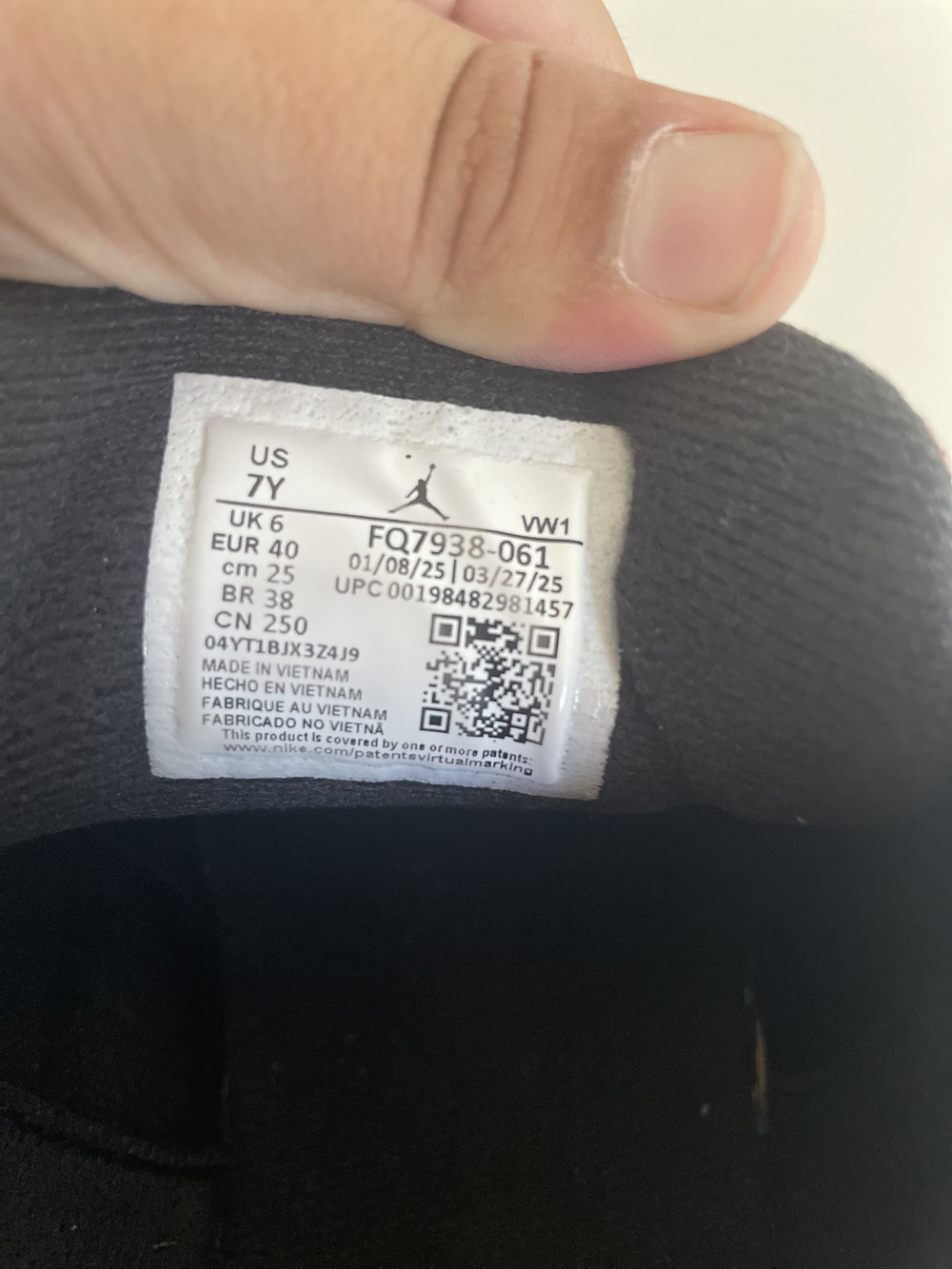 Nike Black Low-Top Sneakers with White Label - Picture 2 of 5